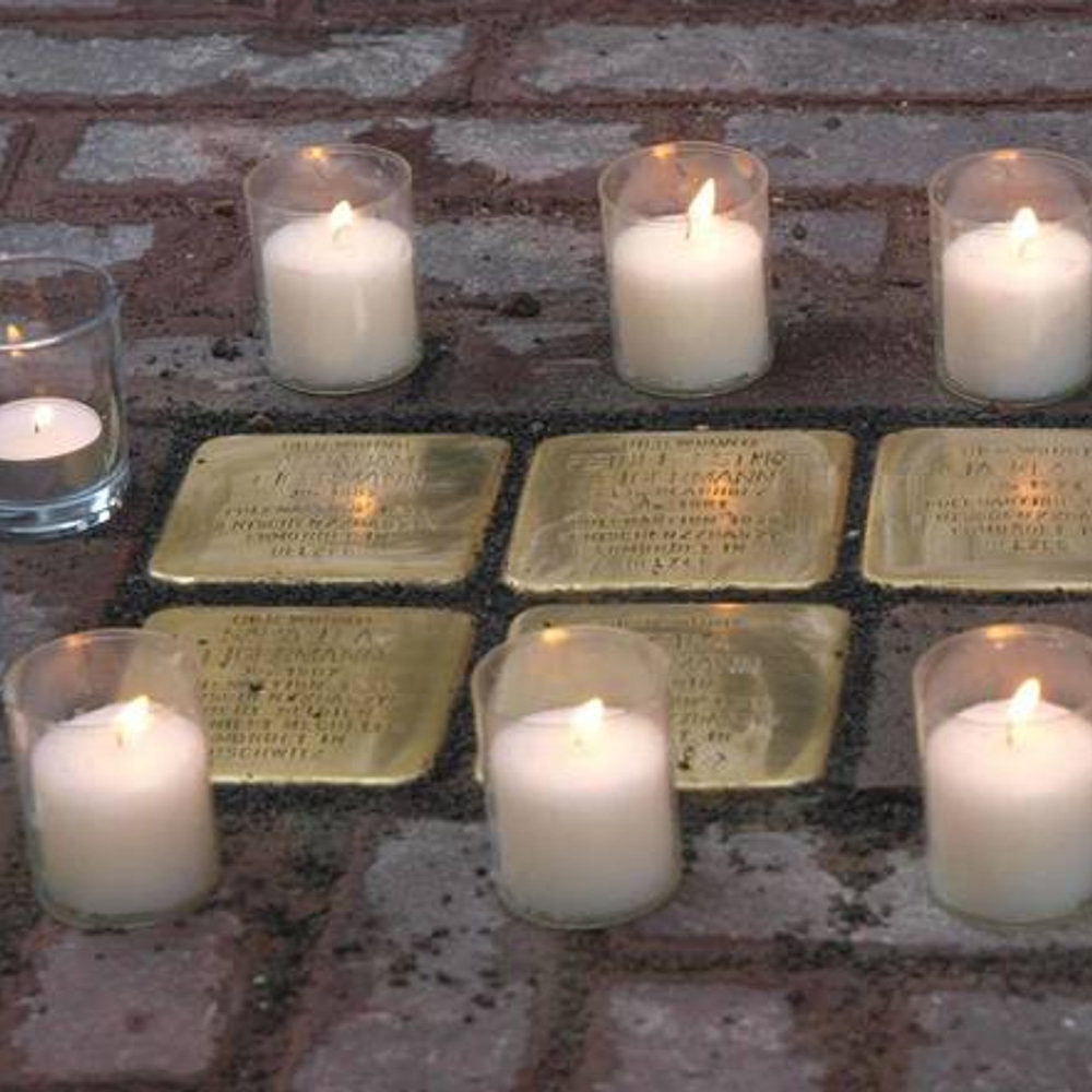 Hannover: Stolpersteine für die Angehörigen der jüdischen Familie Eigermann in der Kramerstraße 19/20, verlegt November 2015. Foto Städtische Erinnerungskultur