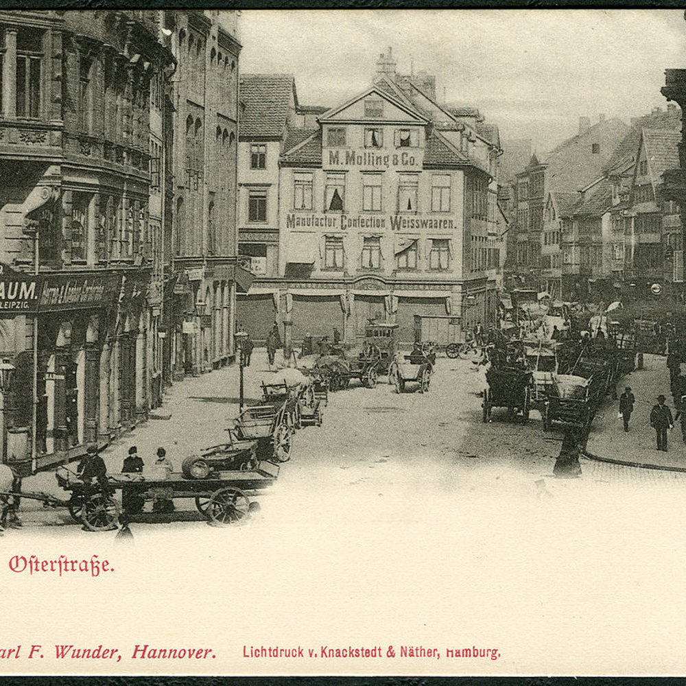 Hannover: Blick um 1898 durch die Osterstraße auf den Stammsitz des Warenhauses M. Molling & Co. an der Einmündung Seilwinderstraße; Ansichtskarte Nr. 61 von Karl F. Wunder, Scan vom Original: Bernd Schwabe in Hannover