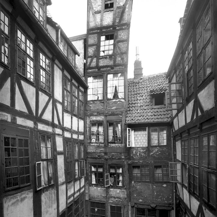 Hannover: Sanierungsfall. Foto vom Wohnungsamt 1930/40 aus der Serie sog. Elendswohnungen, Burgstraße 36, Hinterhof. Bildquelle Historisches Museum Hannover