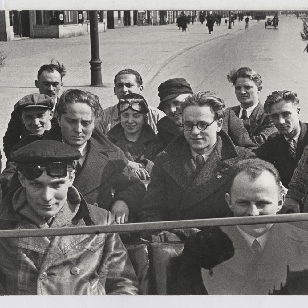 Vertreter der Ortsgruppe Hannover auf dem Weg zur Gründungskonferenz der SAP am 4. Oktober 1931 in Berlin, mit Otto Brenner (2.v.r.). Foto: Walter Ballhause. Walter-Ballhause-Archiv Plauen