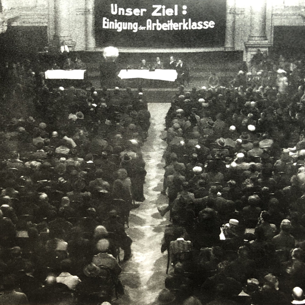 Hannover: Öffentliche Versammlung der Sozialistischen Arbeiterpartei Deutschlands SAP im Saal des „Burghaus“ Am Hohen Ufer, 1932. Foto Walter Ballhause. Walter-Ballhause-Archiv Plauen