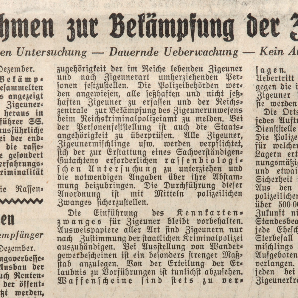 Hannover: Zeitungsartikel „Neue Maßnahmen zur Bekämpfung der Zigeunerplage – Zwang zur rassenbiologischen Untersuchung – Dauernde Überwachung – Kein Aufenthalt in Grenzgebieten“. Aus: Niedersächsische Tageszeitung, 14. Dezember 1938. Inventar: Stadtbibliothek Hannover. Bildarchiv Historisches Museum Hannover