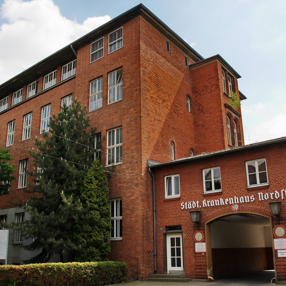Hannover: Sterilisierungen wurden oft im damaligen Städtischen Krankenhaus I („Nordstadtkrankenhaus“) durchgeführt. Foto 2012 von Losch/Baudenkmale, Wikemedia Commons