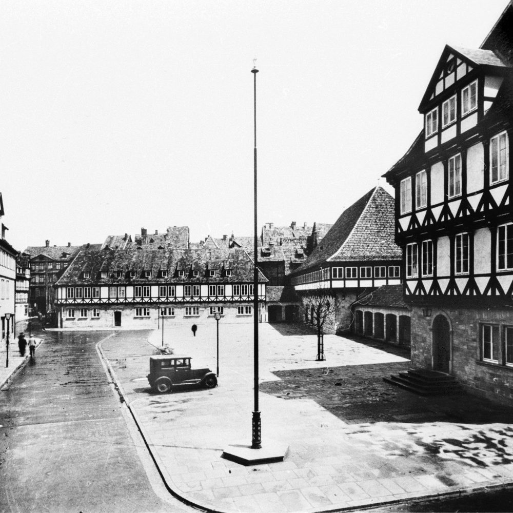 Hannover: Ballhofplatz mit HJ-Heim, Festsaal und BDM-Heim (v.l.n.r.), 1939. Bildarchiv Historisches Museum Hannover