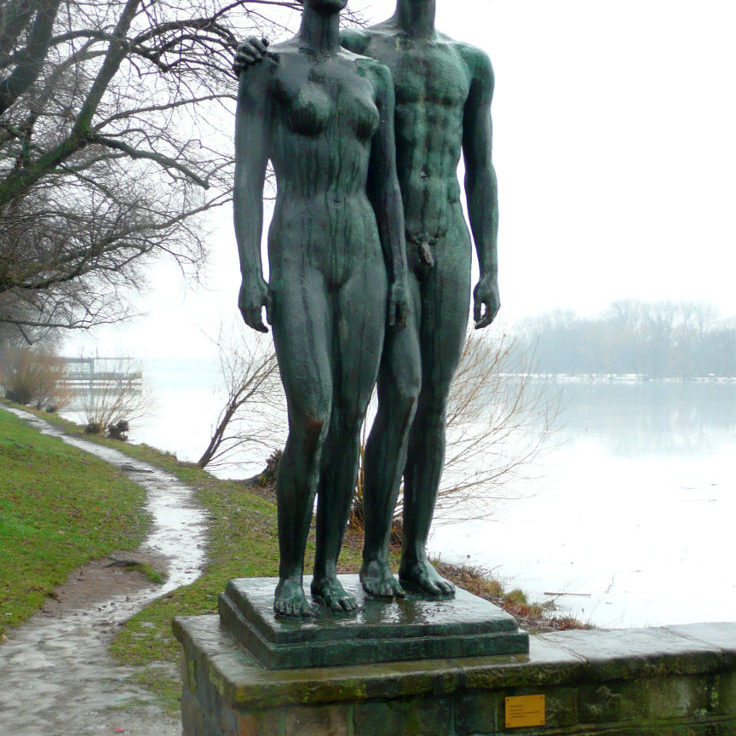 Hannover: NS-Kunst? Skulptur "Menschenpaar" von Georg Kolbe am Maschsee-Ostufer, aufgestellt 1937, fotografiert 2011 von Axel Hindemith. Wikimedia Commons
