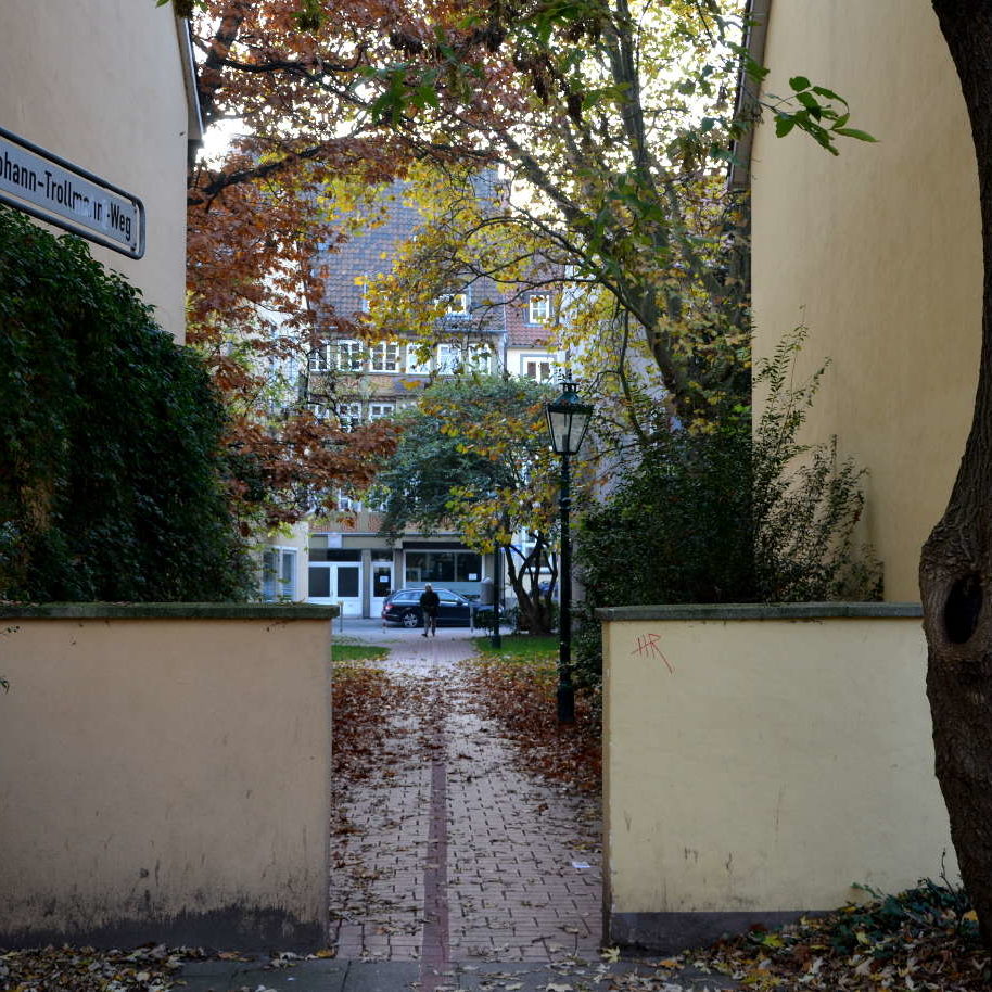 Hannover: Blick in den Johann-Trollmann-Weg in Richtung Burgstraße, 2014. Foto Michael Pechel