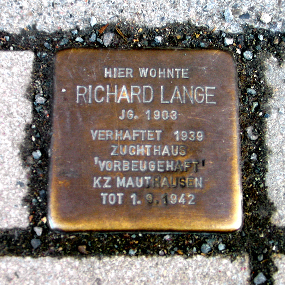Hannover: Stolperstein für Richard Lange vom 3. März 2009 vor der Calenberger Straße 15. Foto Bernd Schwabe in Hannover, 2013. Wikimedia Commons