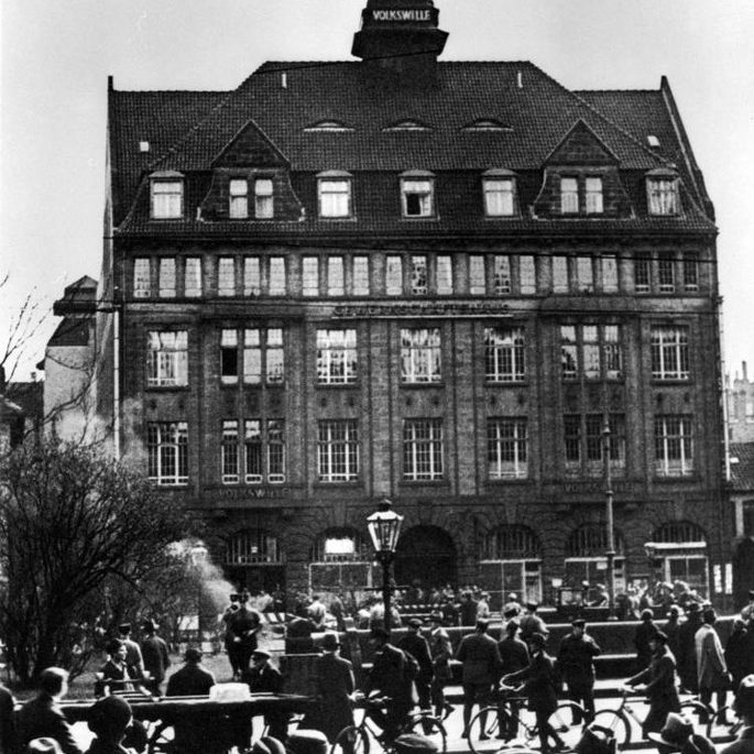 Hannover: Stürmung und Besetzung des Gewerkschaftshauses durch Männer der 12. SS-Standarte am 1. April 1933. Foto von Walter Ballhause. Rechte Walter-Ballhause-Archiv Plauen