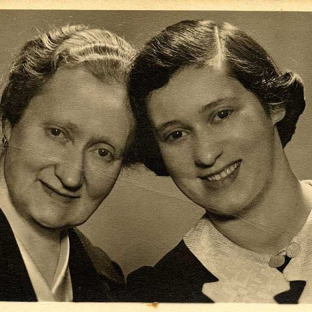 Chana Bloch, geb. Imich (Czenstochau 1871 -1941 Stutthoff) mit Tochter Rosa (1912 Hannover-1942 Auschwitz). Quelle Familienbesitz