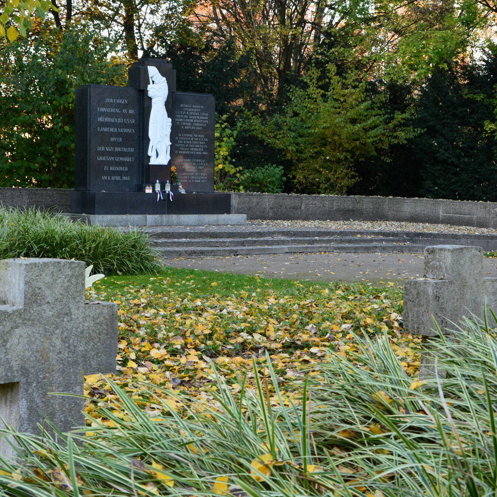 Hannover: Ehrenfriedhof und Denkmal am Maschsee-Nordufer, Foto von Michael Pechel, 2014