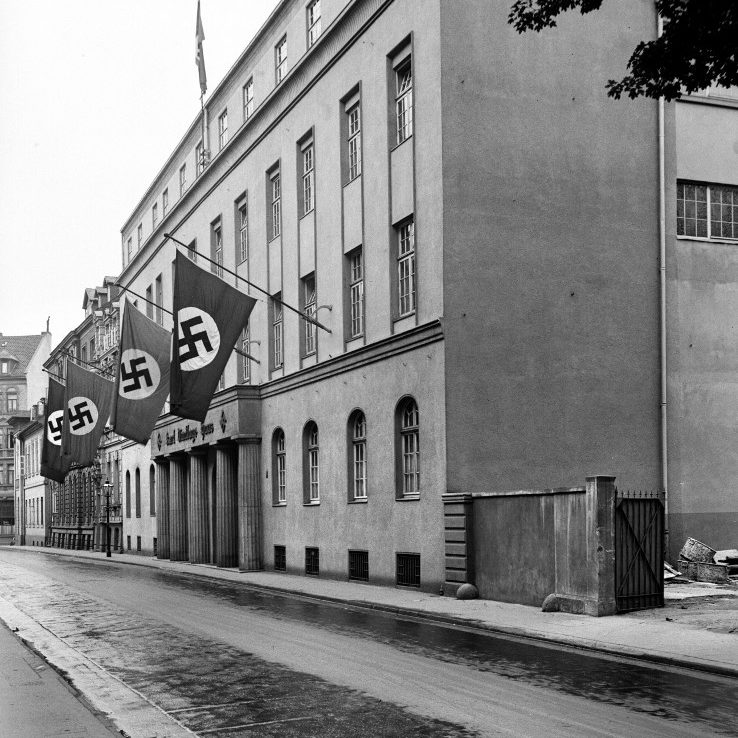 Hannover: Karl-Dincklage-Haus, Sitz der NSDAP-Gauleitung Süd-Hannover-Braunschweig in der Dincklagestraße (davor: Kurze Straße, jetzt Standort Allianz-Haus). Foto von Wilhelm Hauschild, Juli 1939. HAZ-Hauschild-Archiv im Historischen Museum Hannover