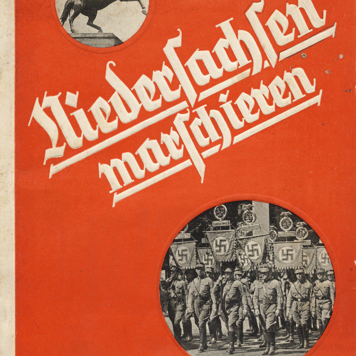 Buchumschlag: „Niedersachsen marschieren – Gautag Hannover 1935“. Herausgeber NSDAP-Gauleitung Süd-Hannover-Braunschweig in Hannover. Bildarchiv Historisches Museum Hannover