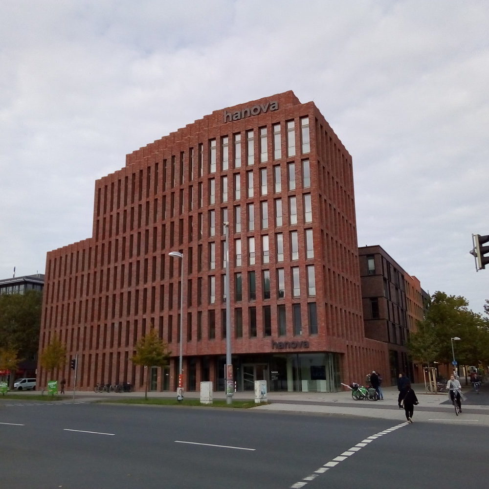 Hannover: Neue Bebauung des Klagesmarkt: Hanova-Zentrale an der Otto-Brenner-Straße, 2017. Foto Gerd Fahrenhorst. Wikimedia Commons