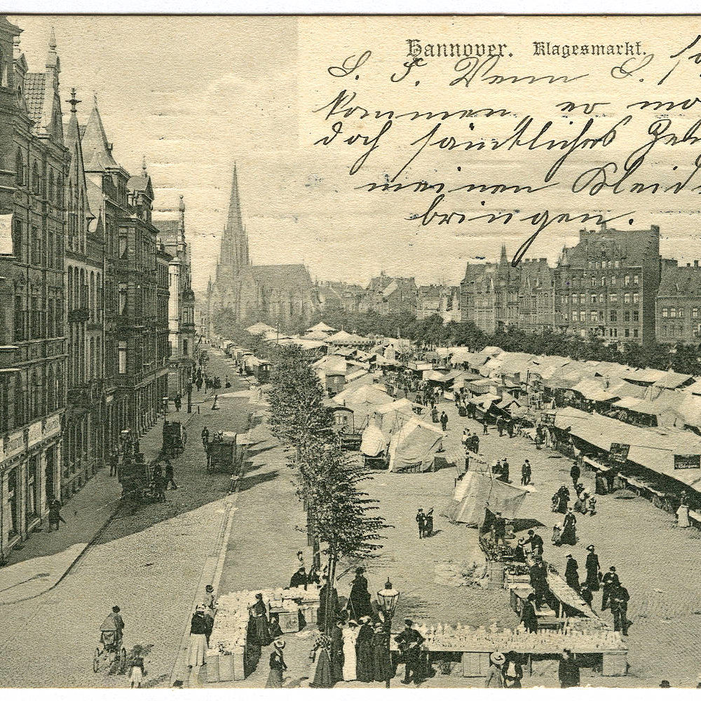 Hannover: Marktstände auf dem Klagesmarkt, um 1900, Ansichtskarte Nr. 944 Karl F. Wunder. Bernd Schwabe in Hannover. Wikimedia Commons