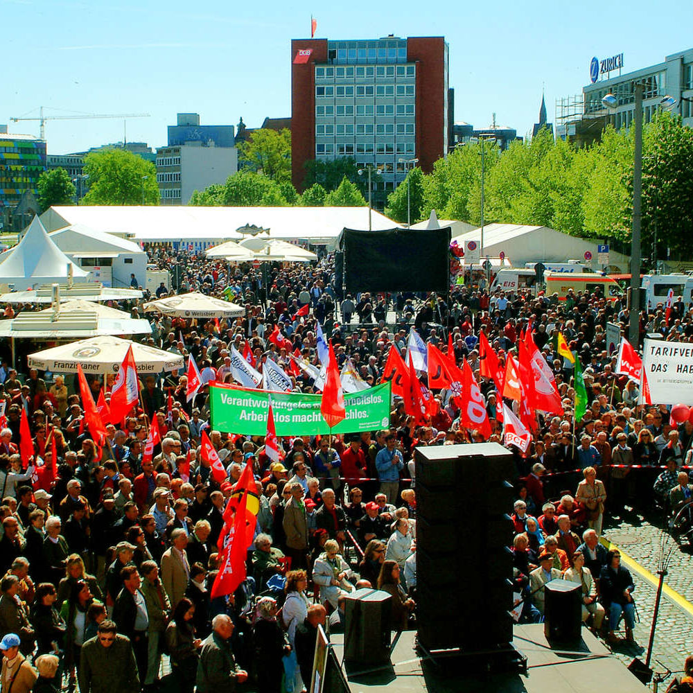 Hannover: Gewerkschaftliche Maifeier auf dem Klagesmarkt, 1. Mai 2011. Foto: Bernd Schwabe in Hannover. Wikimedia Commons