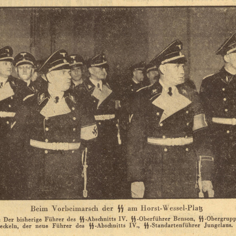 Hannover: Befehlsübergabe an Friedrich Jeckeln als neuen Befehlshaber des SS-Abschnitts IV vor der Befehlszentrale der SS am Königsworther Platz, Juni 1938. Bildarchiv Historisches Museum Hannover