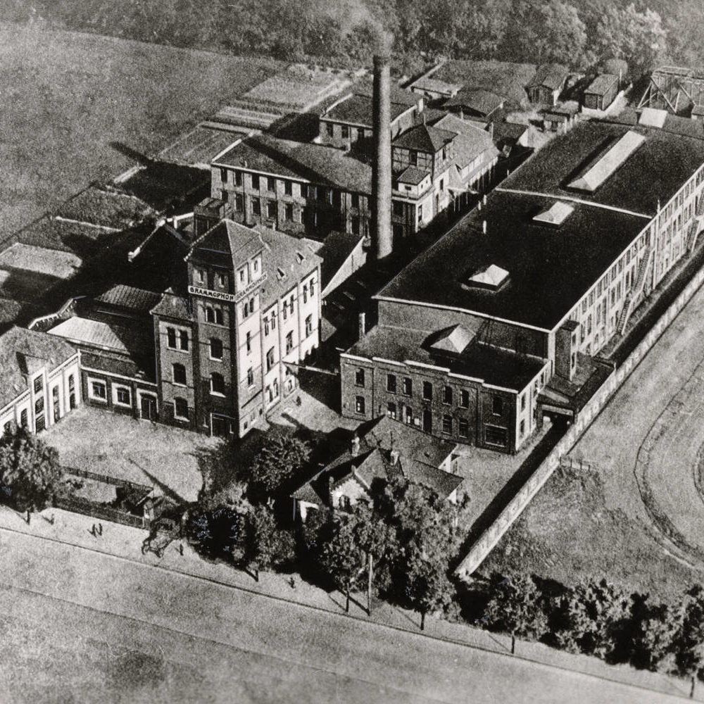 Hannover: Blick auf das Werk der Deutschen Grammophon A.G. an der Podbielskistraße im Stadtteil List, Luftaufnahme 1921. Bildarchiv Historisches Museum Hannover