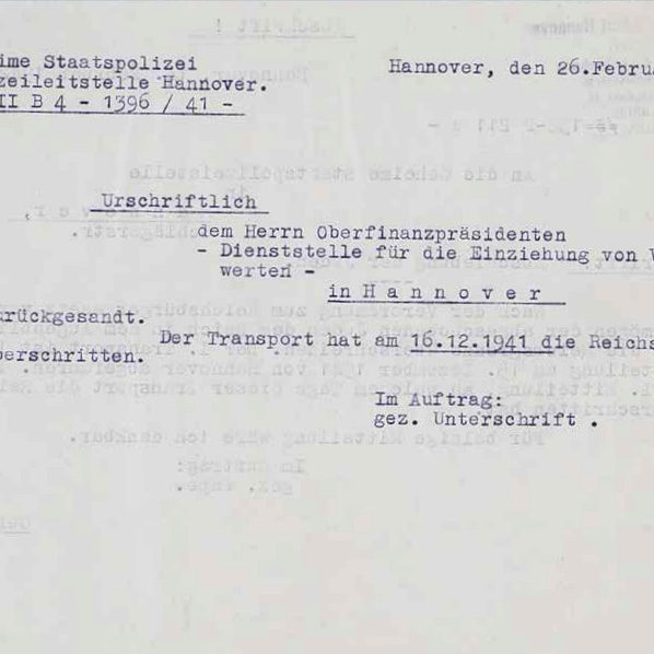 Hannover: Antwort der Staatspolizei-Leitstelle auf die Anfrage der Finanzverwaltung, dass der Transport am 16. Dezember 1941 die deutsche Grenze überschritten hat. Erst nach dem Grenzübertritt kann das Vermögen der Deportierten durch die Finanzämter verwertet werden. NLA Hannover Hann. 210 Acc. 2002/141 Nr. 8. Das Archivgut ist Eigentum des Niedersächsischen Landesarchivs. Ohne vorherige schriftliche Zustimmung des Niedersächsischen Landesarchivs darf diese Abbildung nicht gespeichert, reproduziert, archiviert, dupliziert, kopiert, verändert oder auf andere Weise genutzt werden.