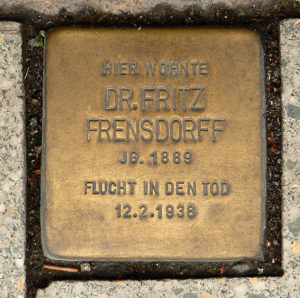 Hannover: Stolperstein für Fritz Frensdorff, verlegt am 3. März 2009 vor der Langen Laube 18. Foto von Axel Hindemith. Wikimedia Commons