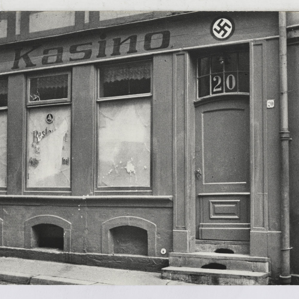 Hannover: Politische Kämpfe. Eingeschlagene Fensterscheiben eines Lokals der Nationalsozialisten, Straße unbekannt. Foto Walter Ballhause. Walter-Ballhause-Archiv, Plauen