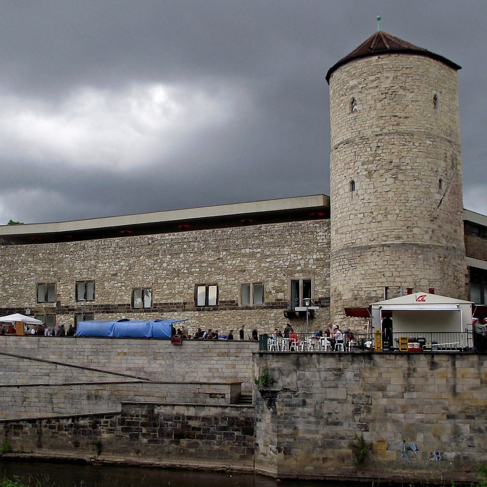 Hannover: Historisches Museum am Hohen Ufer mit Flohmarkt, 2012. Foto von Rillke, Wikimedia Commons