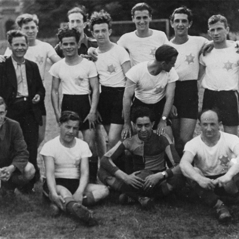 Hannover: Fußballteam aus jüdischen DPs, Hannover Ohestraße, 1946. United States Holocaust Memorial Museum, Sammlung Alexander Kahan. Sammlungsnummer 020177