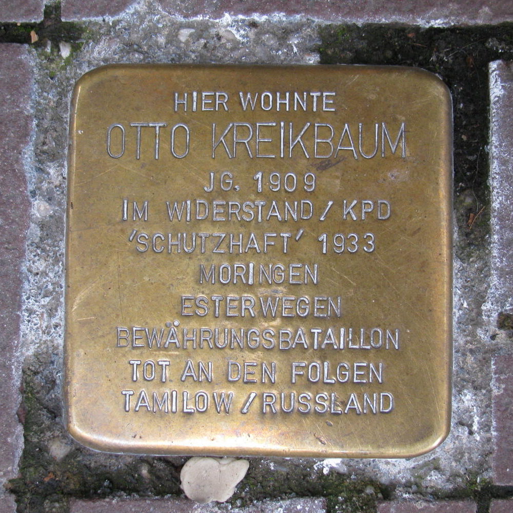 Hannover: Am 30. September 2016 verlegter Stolperstein für Otto Kreikbaum vor dem Haus Kramerstraße 4. Foto von GeorgDerReisende. Wikimedia Commons