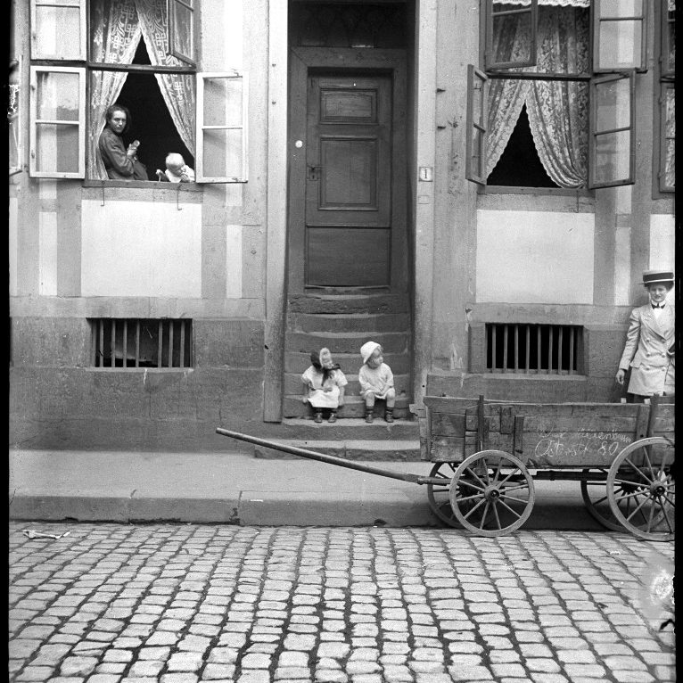 Hannover: Calenberger Neustadt, Wagenerstraße 1. Foto von Reg. Baumeister Darr, o. J. (verm. um 1914). In diesem Haus wuchs Hermann Federmann in den 1930er Jahren auf. Bildarchiv Historisches Museum Hannover