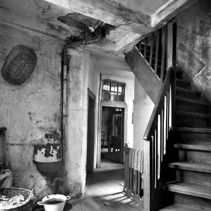 Hannover: Foto des Wohnungsamts aus der Serie sog. Elendswohnungen: Dammstraße 20 (heute Bohlendamm), Hinterhaus, II. OG, 1930er Jahre. Bildarchiv Historisches Museum Hannover