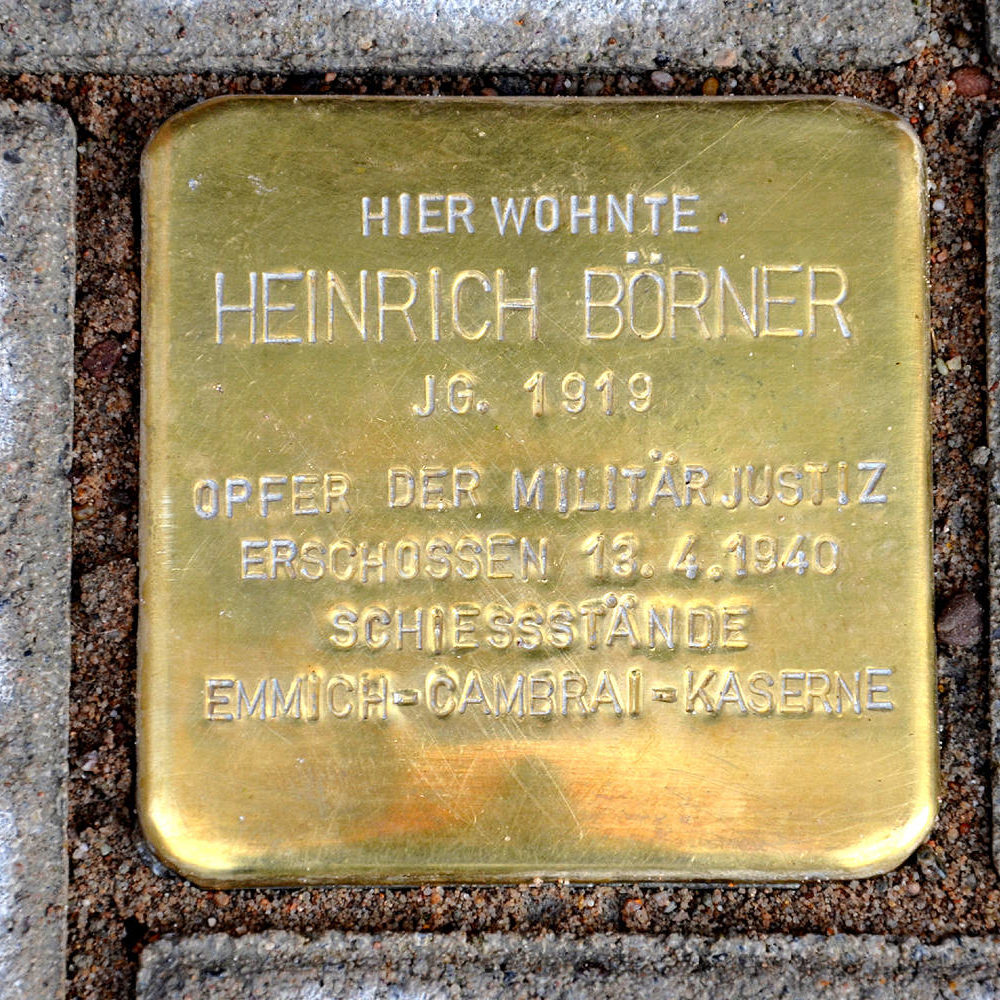 Hannover: Im Jahre 2014 verlegter Stolperstein für Heinrich Börner vor dem Haus Bohlendamm 4. Foto Bernd Schwabe, 2014. Wikimedia Commons