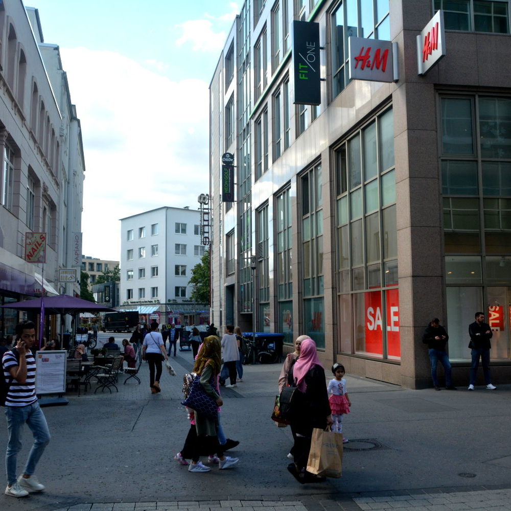 Hannover: Blick in die Heiligerstraße über die Kreuzung mit der Kleinen Packhofstraße, 2020. Foto Michael Pechel