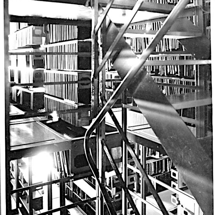 Hannover: Blick in das Magazin der Stadtbibliothek, 1931. Foto von H. Kuhlmann, Hannover. Fotoarchiv Stadtbibliothek Hannover