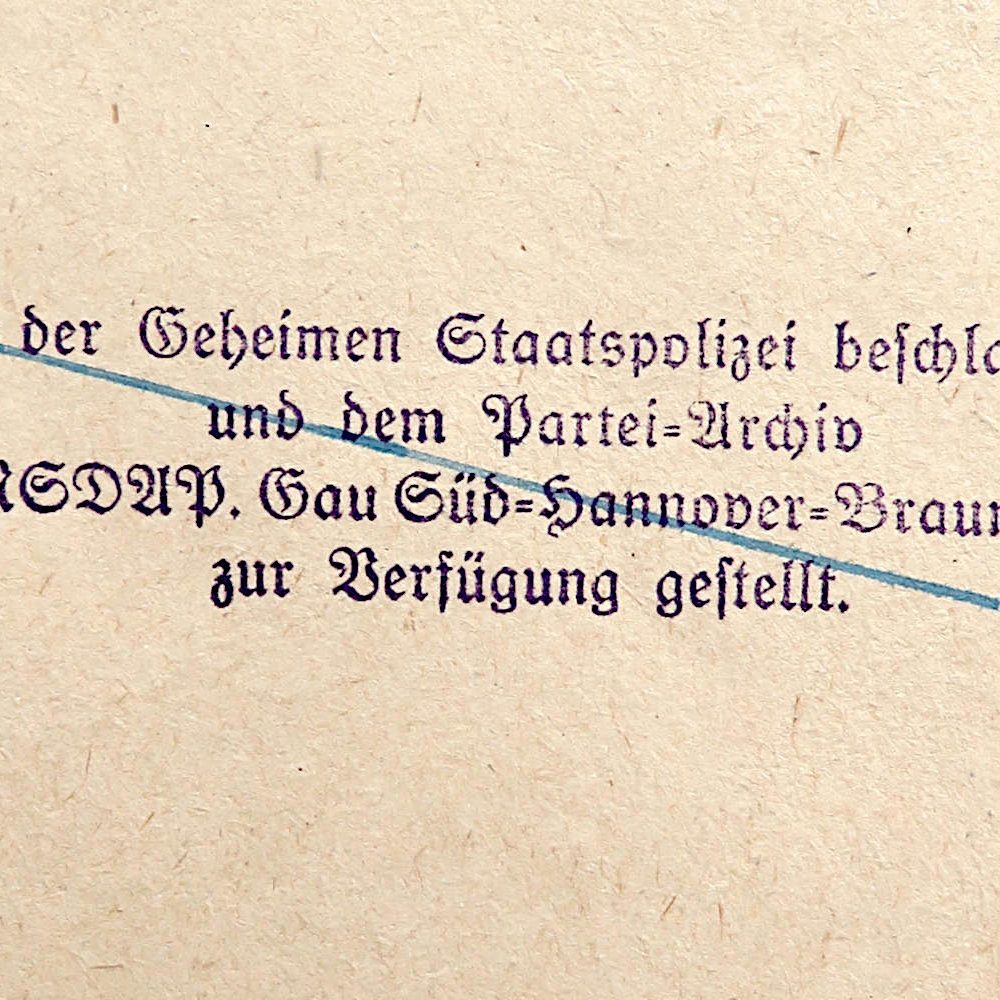 Hannover: Stempel der Gestapo in Büchern, die über das NSDAP-Gauarchiv oder Parteimuseum u.a. in den Bestand der Stadtbibliothek Hannover gelangten. Fotoarchiv Stadtbibliothek Hannover