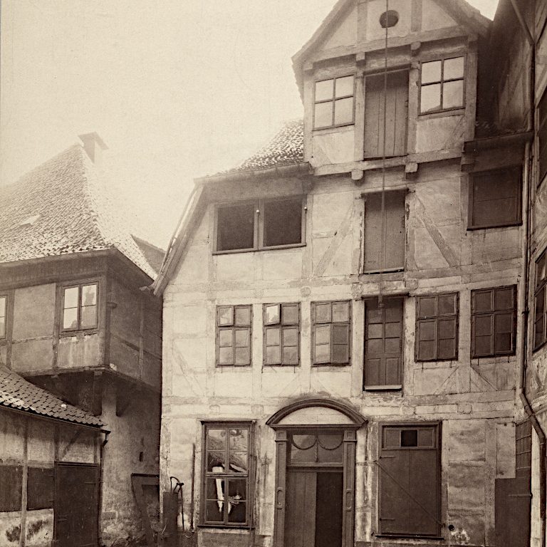Hannover: Hinterhof der Burgstraße 6 mit der südwestlichen Ecke des angrenzenden Ballhof, 1900. Historisches Museum Hannover